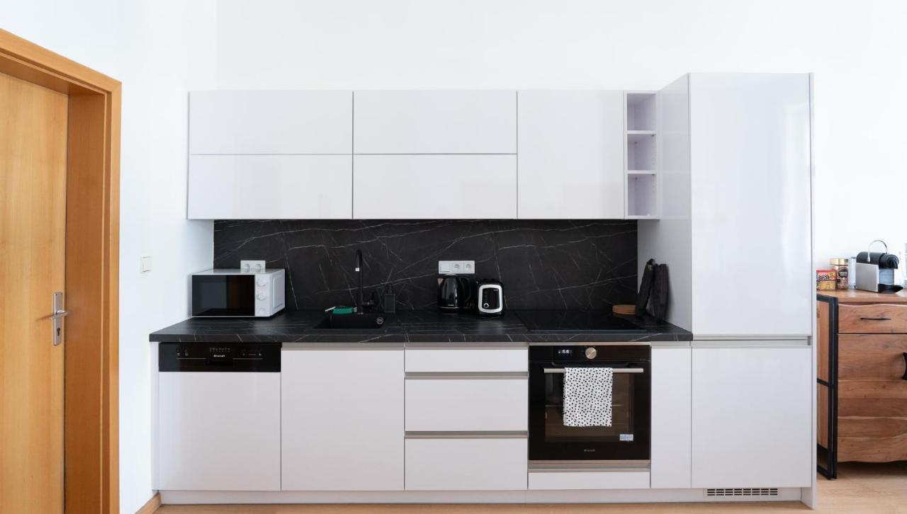 The Dante Prague - Family And Friends Apartments Экстерьер фото